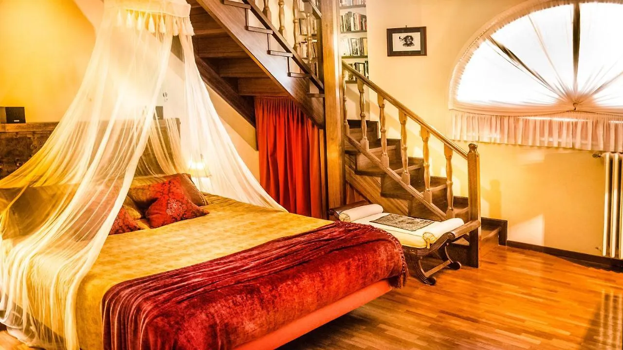 Contatos de Bijou House